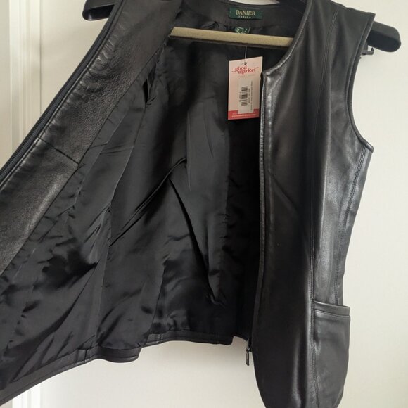 Danier leather zip-up vest - Picture 4 of 5